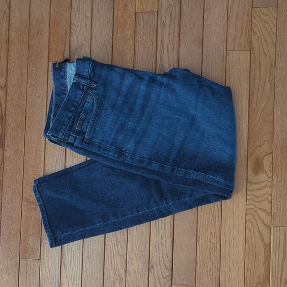 Banana Republic Blue Jeans Faded. Slim Fit. Size 33" x 30 (Like New) - Picture 9 of 9